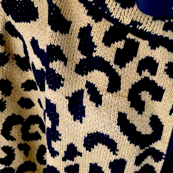NWOT Leopard knit sweater / cape with clasp. One size fits most. - Picture 2 of 12